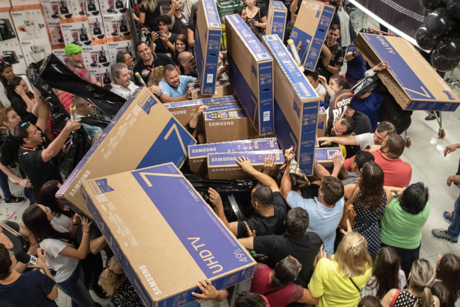 In+this+picture%2C+people+buy+televisions+in+a+market+in+an+overcrowded+market+in+Sao+Paulo.+Many+people+want+to+get+cheaper+products+on+Black+Friday+and+will+risk+crowds+and+safety+to+get+them.+Photo+Credit%3A+www.independent.co.uk%0A